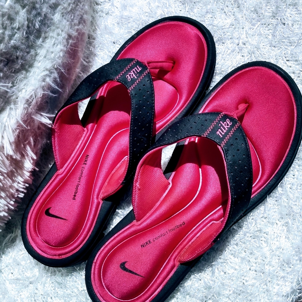 Nike comfort footbed flip flops. Size 9 women's
